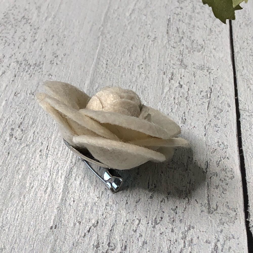 Ivory Cream Camellia Flower Pin/Brooch - Picture 3 of 7
